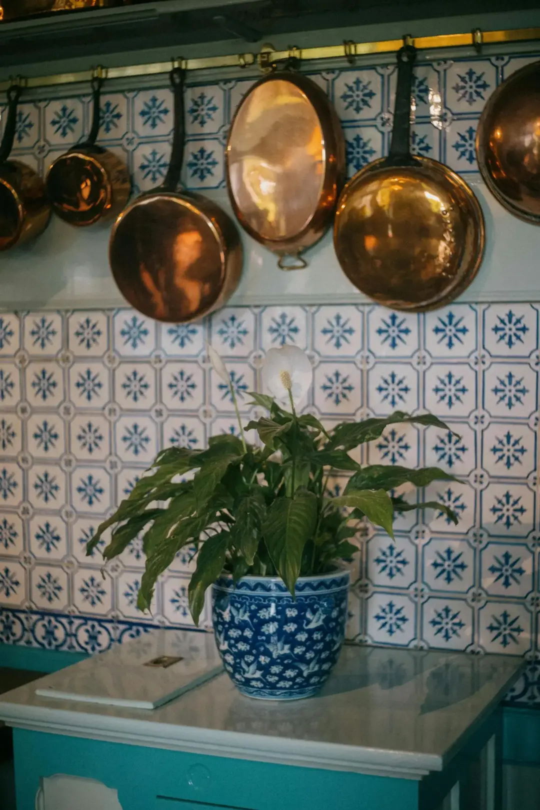 Kitchen Paint to Match Tiles and Flooring